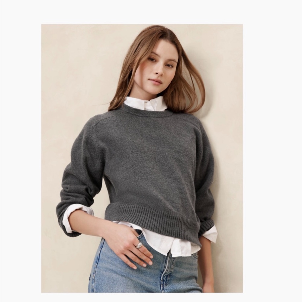 Banana Republic Perfectly Soft Crew Neck Sweater in Charcoal Grey